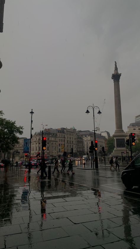 aesthetic rain cute grey skies London Rain Aesthetic, British Girl Aesthetic, Rain Pic, Sky London, Rainy Aesthetic, Lilies Photography, Rainy London, City And Nature, London Rain