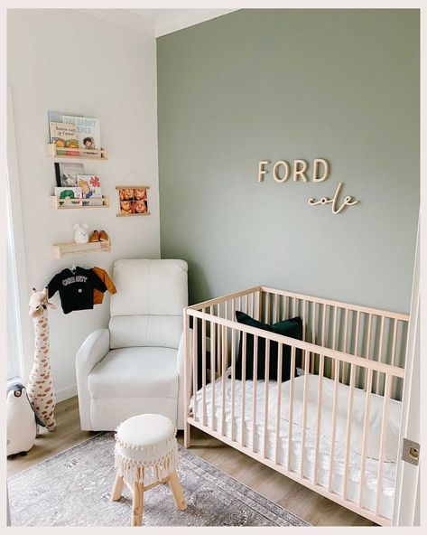 11 Gorgeous Sage Green Nursery Ideas (That You *Need* To Copy) Sage Green Nursery Ideas, Green Nursery Ideas, Green Playroom, Minimalist Baby Room, Sage Green Nursery, Green Nursery Boy, Green Baby Room, Nursery Accents, Nursery Accent Wall