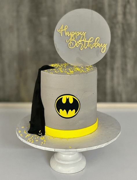 Batman Birthday Cake Ideas Images (Pictures) Batman Theme Cake, Batman Cake Design, Batman Cake Ideas, Easy Batman Cake, Batman Wedding Cake Topper, Batman Themed Birthday Party, Batman Bedroom, Batman Birthday Cakes, Superman Cakes