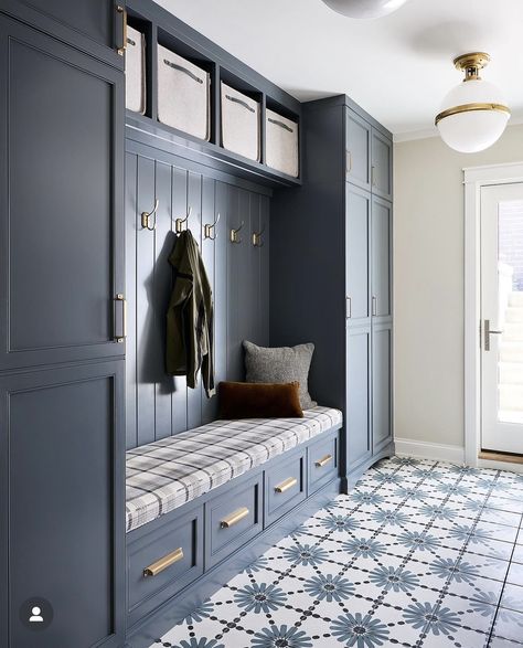 Navy Blue Mudroom, Built In Storage Ideas, Blue Mudroom, Mudroom Makeover, Navy Living Rooms, Mud Room Storage, Mudroom Design, Window Benches, Boot Room