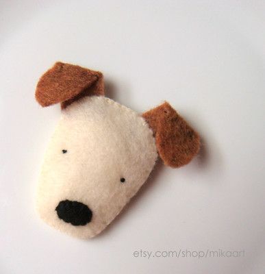 Dog Felt, Felt Dog Ornament, Felt Keychain, Felt Dog, Baby Mobil, Felt Crafts Patterns, Brooch Diy, Felt Dogs, Felt Embroidery