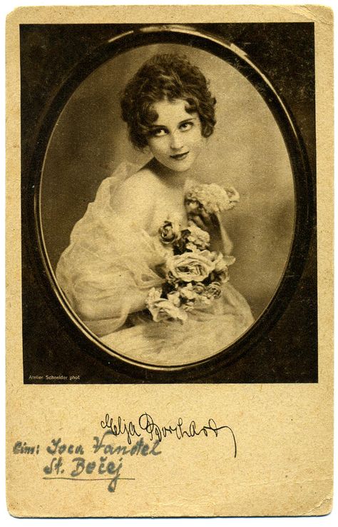 Vintage Style Portrait Photography, Photos From 1800s, 1890s Illustration, Classic Beauty Aesthetic, Vintage Woman Photography, 1910s Actresses, 1800s Pictures, Old Photos Aesthetic, Victorian Advertisements