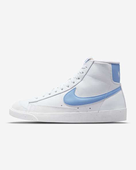 Blue Blazers Shoes, Nike Shoes Women High Tops, Nike Blazers Aesthetic, Nike Blazer Aesthetic, Nike Blazers 77, Nike Blazer Mid 77 Women, Blazers Nike, Nature Women, Blazer Shoes