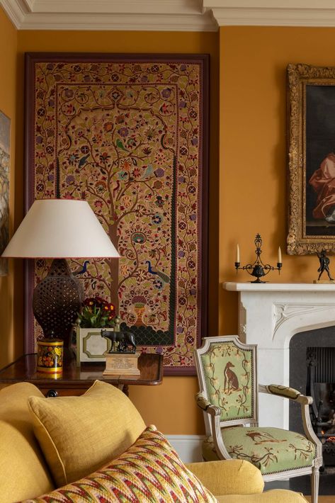 Wimbledon Apartment • Sibyl Colefax & John Fowler Sibyl Colefax And John Fowler, Colefax And Fowler, London Country, Antique Fabrics, Painted Vases, Furniture Upholstery, Wimbledon, Light Accessories, House Tours