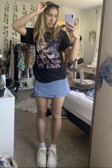 Denim Skirt Outfit Casual, Short Jean Skirt Outfits, Oversized Tee Outfit, Oversized Shirt Outfit, Denim Skirt Outfit, Jean Skirt Outfits, Denim Skirt Outfits, Outfit Inspo Summer, Causual Outfits