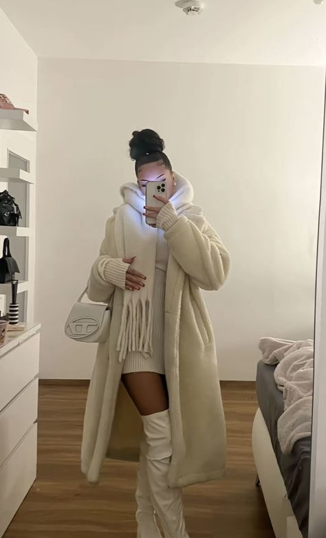 Knee High Winter Boots Outfit, Fancy Cold Outfits, Winter Long Puffer Jacket Outfits, Winter Uggs Aesthetic, Shacket Winter Outfit, Winter Fits With Uggs, Rich Comfy Outfits, Cream High Boots Outfit, Fall And Winter Outfits Casual