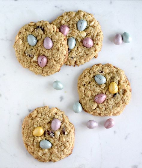 Oatmeal White Chocolate Cranberry, Cadbury Mini Egg Recipes, Eggless Oatmeal Cookies, Mini Egg Recipes, Cookies For Easter, Chocolate Cranberry Cookies, Cadbury Mini Eggs, Mini Eggs Cookies, White Chocolate Cranberry Cookies