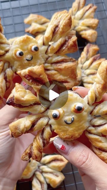 Winnie Wai-Ling Lee on Instagram: "Spider puff pastries 🕷️🕷️🕷️
.
.
I have seen giant versions of these spiders for tear and share. I personally do not like sharing as I am greedy 😂 so I made mini ones. Hope you like them and they are less scary too 🤩 
.
.
What spooky puff pastry idea will you be making this Halloween? There is so many ideas to try like the ghost, broomstick, pumpkins. Really simple and fun to make with the kids. Get some shop bought puff pastry and a jar of Nutella and get creative ❤️❤️❤️
.
.
#spookyseason #puffpastry #halloweenbaking #spookyvibes #halloweentreats #pastries #halloween" Lemon Posset Recipe, Posset Recipe, Puff Pastry Recipes Dessert, Summer Pasta Recipes, Puff Pastry Recipe, Puff Pastry Desserts, Puff Pastries, Pastry Recipe, Halloween Baking