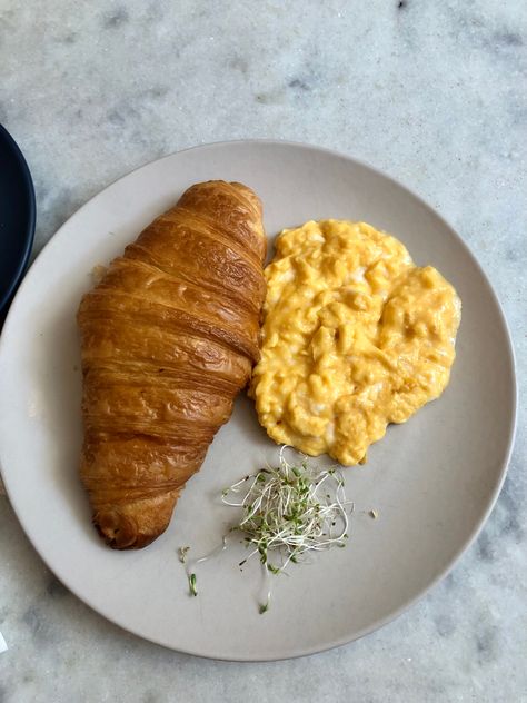 croissant and scrambled eggs on a plate Egg Croissant, Scrambled Eggs, Breakfast Recipes, Vegetarian Recipes, Egg, Health, Quick Saves