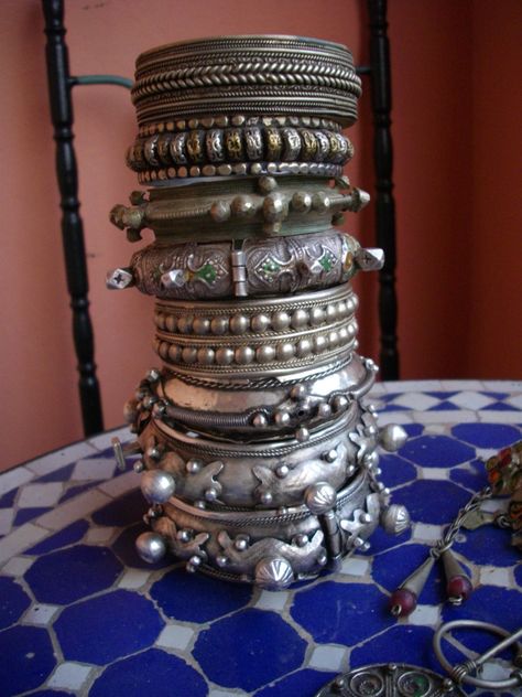 Berber Jewellery Style Pantry, Moroccan Jewelry, Funky Jewelry, African Jewelry, Ethnic Jewelry, Jewelry Inspo, Bohemian Jewelry, Silver Bracelets, Boho Jewelry