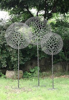 Stuff that's a little different - PlantPlots Garden Spheres, Unique Garden Art, Garden Globes, Acer Palmatum, Luxury Garden, Garden Art Sculptures Diy, Metal Garden Art, Garden Art Projects, Garden Art Crafts