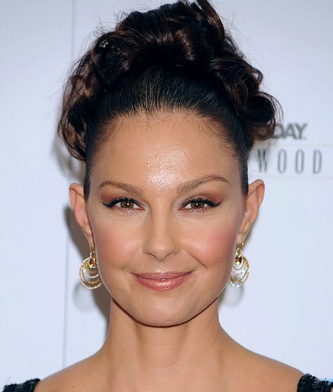 Ashley Judd Now, Ashley Judd Young, Birdcage Planter, Stilettos Heels, Ashley Judd, Pulled Back Hairstyles, Botox Fillers, Diane Lane, Actrices Hollywood