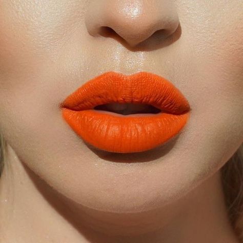 Melt Cosmetics on Instagram: "We're living for a bold orange 🍊 lip to warm up our chilly ❄️days & Monarca 🦋 Liquid Set Lipstick is the perfect choice! ⁠ #meltcosmetics #meltamoreterno #meltmonarca #crueltyfree #vegan" Gamine Archetype, Gamine Essence, 60s Barbie, Orange Photo, Funky Makeup, Orange Lipstick, Nyx Lip, Art Funky, Orange Lips