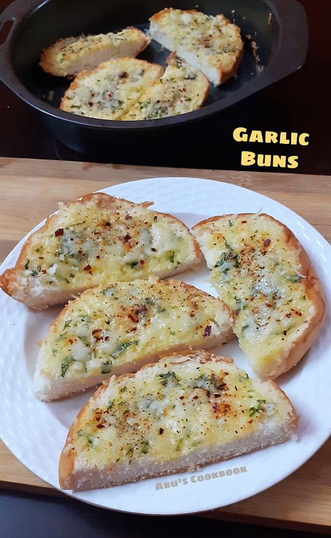 Garlic Bread From Hamburger Buns, Garlic Bread Using Hamburger Buns, Garlic Bread Hamburger Buns, Garlic Bread With Hamburger Buns, Hamburger Bun Garlic Bread, Garlic Bread In Oven, Cheese Buns Recipe, Garlic Buns, Make Garlic Bread