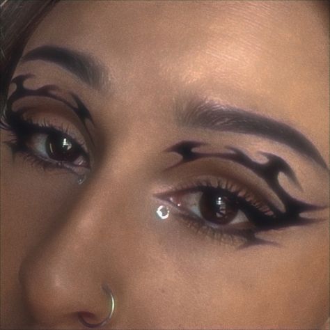 Cybersigil Eyeliner, Cybersigilism Eyeliner, Y2k Eyeliner, Eyeliner Ideas, Sports Attire, Eyeliner Tattoo, Graphic Eyeliner, Makeup Is Life, Eye Makeup Pictures