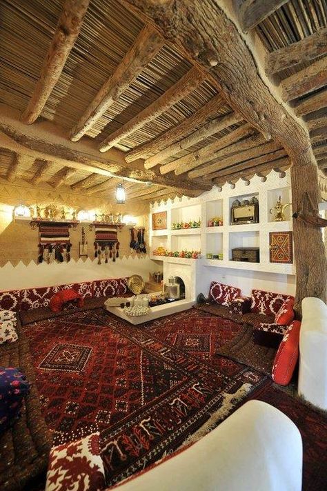 Room False Ceiling, Wall Sealing, Floor Seating Living Room, Middle Eastern Decor, Arabian Decor, Persian Decor, Traditional Restaurant, Ceiling Decorations, Moroccan Room