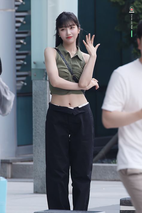 Velvet Casual Outfit, Red Velvet Outfit, Red Velvet Outfits, Airport Fashion Kpop, Joy Red Velvet, Joy Dress, Girls Group, Park Sooyoung, Red Velvet Joy