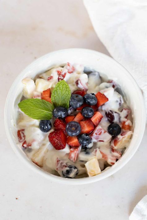 Creamy Fruit Salad with Yogurt Fruit Salad Dressing, Thanksgiving Fruit Salad, Creamy Fruit Salad, Mexican Fruit Salads, Christmas Fruit Salad, Apples And Grapes, Easy Fruit Salad, Fruit Salad With Yogurt, Dressing Healthy