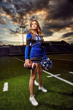 Senior Cheer Banners, Cheer Media Day, Cheer Portraits, Cheer Photo Ideas, Cheerleading Senior Pictures, Cheer Picture Ideas, Cheerleading Picture Poses, Cheerleader Poses, Cheerleading Poses