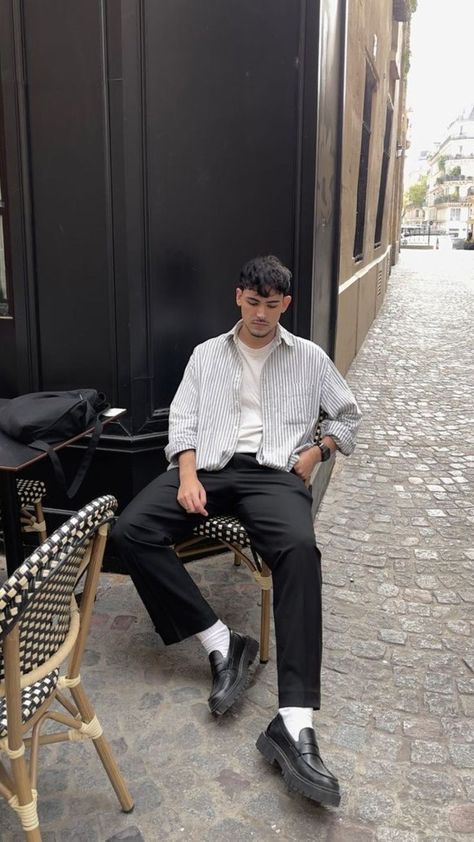 Men Loafers Outfit, Black Loafers Outfit, Loafer Outfits, Loafers Men Outfit, Outfits With Striped Shirts, Black Loafers Men, Black Trousers Men, Striped Shirt Men, Parisian Street