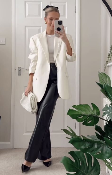 Law Outfits, Blazer Off White, Minimalist Outfits, Corporate Outfits, Lotus Design, Blazer And Shorts, Minimalist Outfit, Look Fashion, Boho Outfits