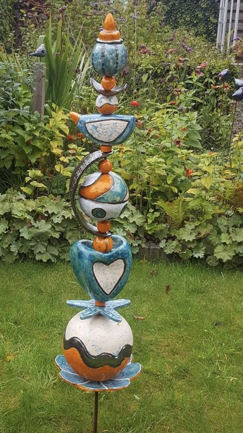 Ceramic Totem Poles Garden Art, Pottery Totem Poles, Garden Totems Diy Yard Art, Garden Totem Poles, Pottery Totems, Ceramic Garden Art, Ceramic Totems, Handmade Garden Art, Glassware Garden Art