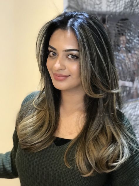 Ash Blonde Hair On Indian Skin, Blonde Highlights On Indian Skin, Blond Hair On Indian Skin, Blonde Indian Hair, Ash Brown Hair Indian Skin, Blonde Highlights On Indian Hair, Indian Blonde Hair Balayage, Black With Ash Blonde Highlights, Indian With Blonde Hair