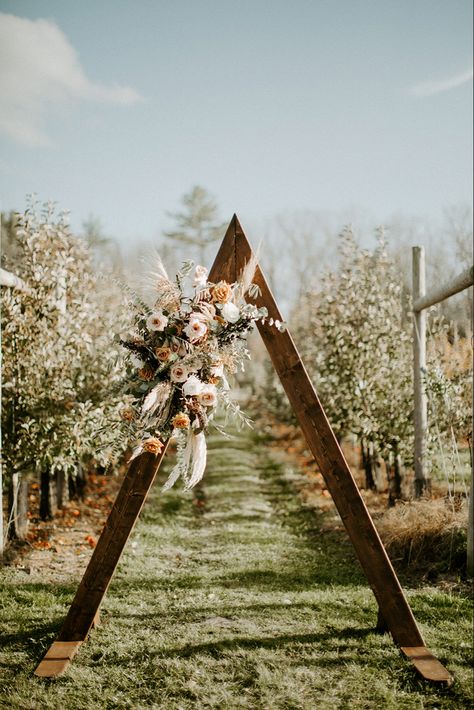 Simple Wedding Arch, Boho Wedding Arch, Wedding Arbors, Field Wedding, Madison Wedding, Orchard Wedding, Boho Outdoor, Wedding Ceremony Arch, Woodsy Wedding