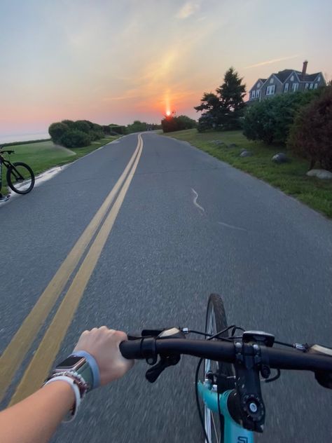 #date #datenight #bike #sunset #sunrise #ride #aesthetic Riding Bikes Aesthetic, Biking Date, Racing Bikes Cycling, Everyday Life Aesthetic, Cycling Mountain Bike, Bike Rides, Mountain Biking Aesthetic, Bike Riding, Morning Bike Ride