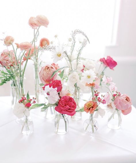 Summer Wedding Bud Vases, Spring Wedding Flowers Bud Vases, Wild Flower Centerpieces, Pastel Bud Vase Centerpiece, Spring Flower Bud Vases, Pink And White Bud Vases, Bud Vases Wedding, Wedding Invitation Website, Bud Vase Centerpiece