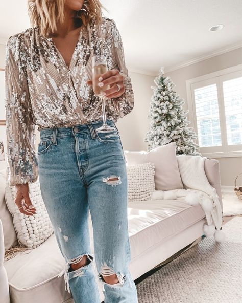 sparkle top // fun new year's eve top to keep it sparkly & casual // high waisted jeans Nye Outfits, New Years Outfit, Eve Outfit, New Years Eve Outfits, Mode Inspo, Women Shirts Blouse, Sequin Top, Outfits Casual, Look At You