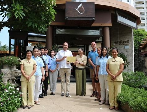 Spa Cenvaree at the Centara Grand Mirage Beach Resort Pattaya won the Luxury Beach Resort Spa-Global Winner at the 2019 World Luxury Spa Awards recently. Denis Thouvard, Area General Manager of the Centara Grand Mirage Beach Resort Pattaya, and Chuenkamon Leechutiwat, Spa Manager, and staff pose with the winner’s plaque. Spa Manager, Luxury Beach Resorts, Walking Street, General Manager, Luxury Spa, Pattaya, Beach Resort, The Winner, Resort Spa