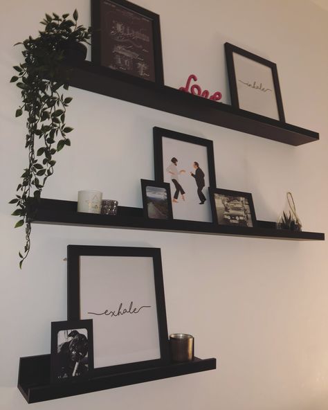 Floating Shelves Living Room Black, Black Wall Shelf Decor, Black Floating Shelves Office, Black Shelves Decor, Black Floating Shelves Bedroom, Black Shelves Bedroom, Black Floating Shelves Living Room, Black Shelf Decor, Ikea Picture Ledge