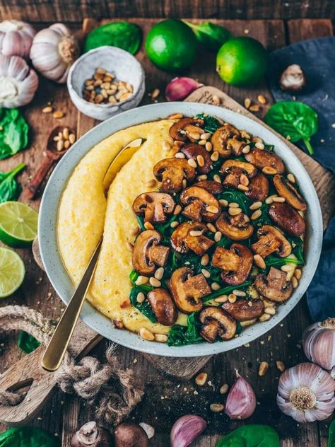 polenta with mushrooms, spinach and pine nuts Polenta With Mushrooms, Vegan Polenta, Mushroom Polenta, Mushrooms And Spinach, Gf Food, Vegan Dinner Recipes Easy, Easy Vegan Dinner, Vegan Parmesan, Makanan Diet