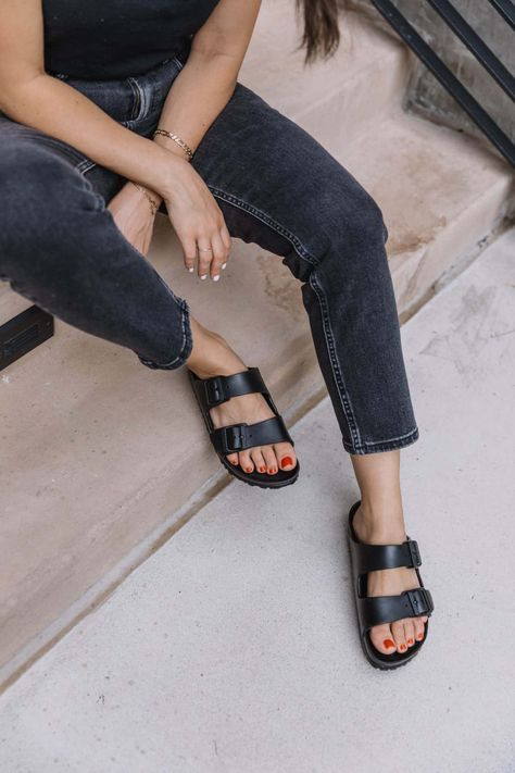 Birkenstock Arizona Essentials, Arizona Essentials Birkenstocks Outfit, White Eva Birkenstock Outfit, Plastic Birkenstock Outfit, Rubber Birkenstock Outfit, Birkenstock Arizona Eva Outfit, Birkenstock Plastic Sandals, Plastic Birkenstock, Black Birkenstock Outfit