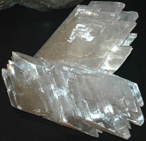 Gypsum Selenite Magical Stuff, Gypsum Crystal, Minerals Crystals Rocks, Mammoth Cave, Crystal Power, Natural Science, Geology Rocks, Stone Age, Minerals And Gemstones