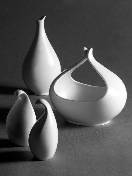 Eva Zeisel, Royal Stafford, Keramik Design, Keramik Vase, White Vases, Ceramic Design, Clay Ceramics, Objects Design, Ceramic Sculpture