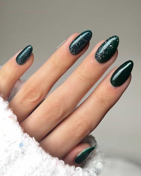 Looking for chic forest green nails ideas? You’ll love these dark green nails designs with forest green as the star! There’s acrylic nails in all shapes like coffin, almond, square, and short, along with ideas for from, summer, fall, and even Christmas. Choose from simple matte nails, or classy dark green nails with gold, and so much more! Photo Cred: @jark.nails, @nolas.nails, @heluviee, @gossipandgloss, @mydumbnails, @bluecloudspa, @nailsbypaulin @nailsbyzuziap Dark Green Holiday Nails, Glitter Green Nails, Forest Green Nails, Dark Green Nails, December Nails, Green Nail Designs, Christmas Nails Easy, Green Nail Polish, Green Nail