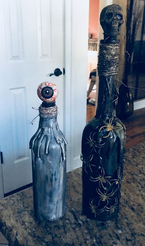 Spooky Wine Bottles, Halloween Bottles Diy, Witchy Room Decor Diy, Wall Makeover Ideas, Ideas For Living Room Decor, Creative Shelving Ideas, Creative Shelving, Decoration Nails, Scary Halloween Decorations Outdoor