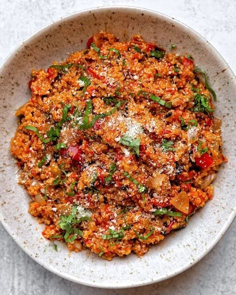 Red Pepper Quinoa, Pepper Quinoa, Roasted Red Peppers Recipes, Red Pepper Recipes, Red Quinoa, Clean Eating For Beginners, Mood Food, Roasted Red Pepper, Roasted Peppers