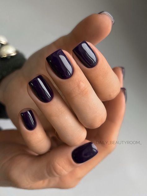 Cute Short Acrylic Nails Dark Colors, Real Nails Painted Gel Short, Trendy Nails September 2024, Black Gel Extension Nails, Short Dark Gel Nails, Dark Nail Ideas Short, Short Nails Dark Colors, Short Dark Nails Ideas, Dark Gel Nails Short