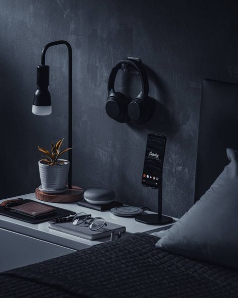 Benjamin Ong | Tech Review 🇸🇬 on Instagram: “#stayhome Sunday⁣⁣ 🏠 ⁣⁣ How's everyone coping with the Work-From-Home/ isolation situation so far? ⁣⁣👌 ⁣⁣ I am currently taking this down-…” Studio In Casa, Mens Room Decor, Mens Bedroom Decor, Setup Gamer, Computer Desk Setup, Home Studio Setup, Mens Bedroom, Bedroom Setup, Modern Tech