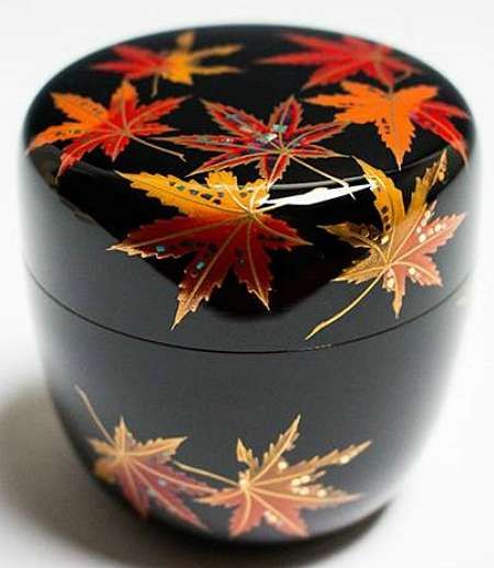 Japanese Lacquerware Boxes, Japanese Inro, Japanese Lacquerware, Japanese Tea House, Japanese Screen, Japanese Decor, Japanese Tea Ceremony, Japanese Dishes, Lacquered Wood