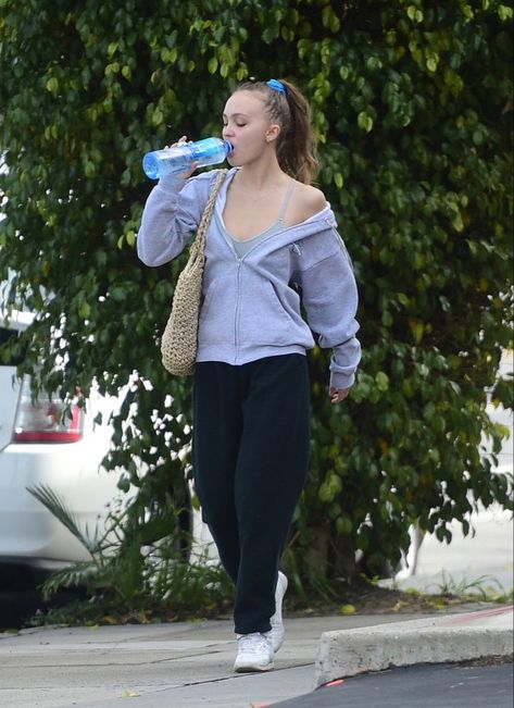 Lily Rose Depp Workout, Lily Rose Depp Street Style, Lily Rose Depp Outfits, Lily Rose Depp Style, 90s Street Style, Kendall Style, Rose Depp, Oufits Casual, Lily Rose Depp