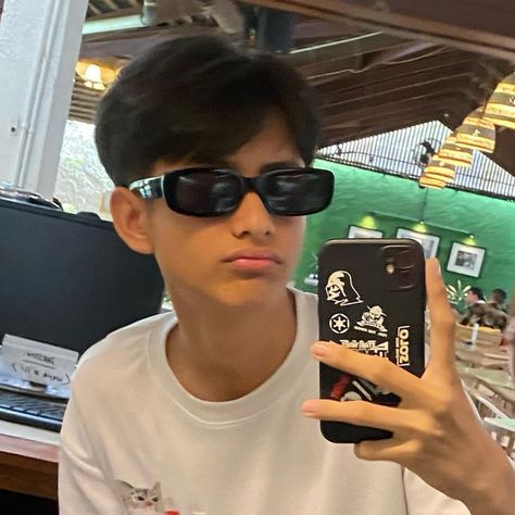 Video Call With Boyfriend Prank, Short Hair Glasses, Freefire Background For Editing, Filipino Guys, Pap Cogan, Fb Profile Photo, Fake Photo Short Hair, Boyfriend Pranks Pictures, Photo A Day Ideas