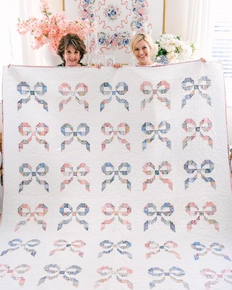 megan louise 🎀 | my dream bow quilt is here!!! 🎀🎀🎀 three years ago my beautiful and talented mother offered to make me a quilt. I picked out some liberty fa… | Instagram Bow Quilt, Liberty Quilt, Girl Quilts Patterns, Quilt Club, Quilter Gifts, Homemade Quilts, Cute Quilts, Kids Room Inspiration, Pink Quilts