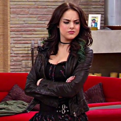 jade west icon | emo | cool Jade West Style, Victorious Nickelodeon, Hollywood Arts, Liz Gilles, Pretty Snakes, Y2k Profile Picture, Jade West, Liz Gillies, Elizabeth Gillies