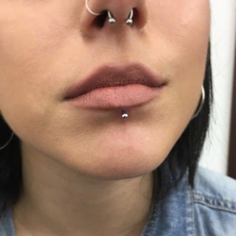 labret lip piercing pictures #piercing #piercing #labio Below Lip Piercing, Piercing On Lip, Bottom Lip Piercing, Labret Piercing Stud, Piercing Placement, Lip Piercing Stud, Lower Lip Piercing, Healing Women, Lip Piercing Labret