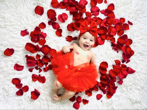 Valentines 3 Month Old Baby Photos, February Baby Pictures Ideas, 3 Month Valentine Pictures, Valentines Milk Bath Baby, 5 Month Old Valentines Pictures, Valentines Day Photoshoot Ideas Baby, Valentines Baby Photoshoot Ideas, Diy Baby Valentines Photo Shoot, Valentines Newborn Pictures