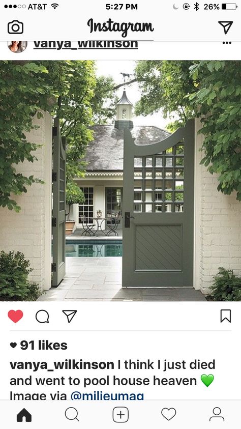 White Brick House, Tor Design, Backyard Gates, Garden Gates And Fencing, Moderne Pools, Garden Gate Design, Privacy Landscaping, Casa Vintage, Front Gates